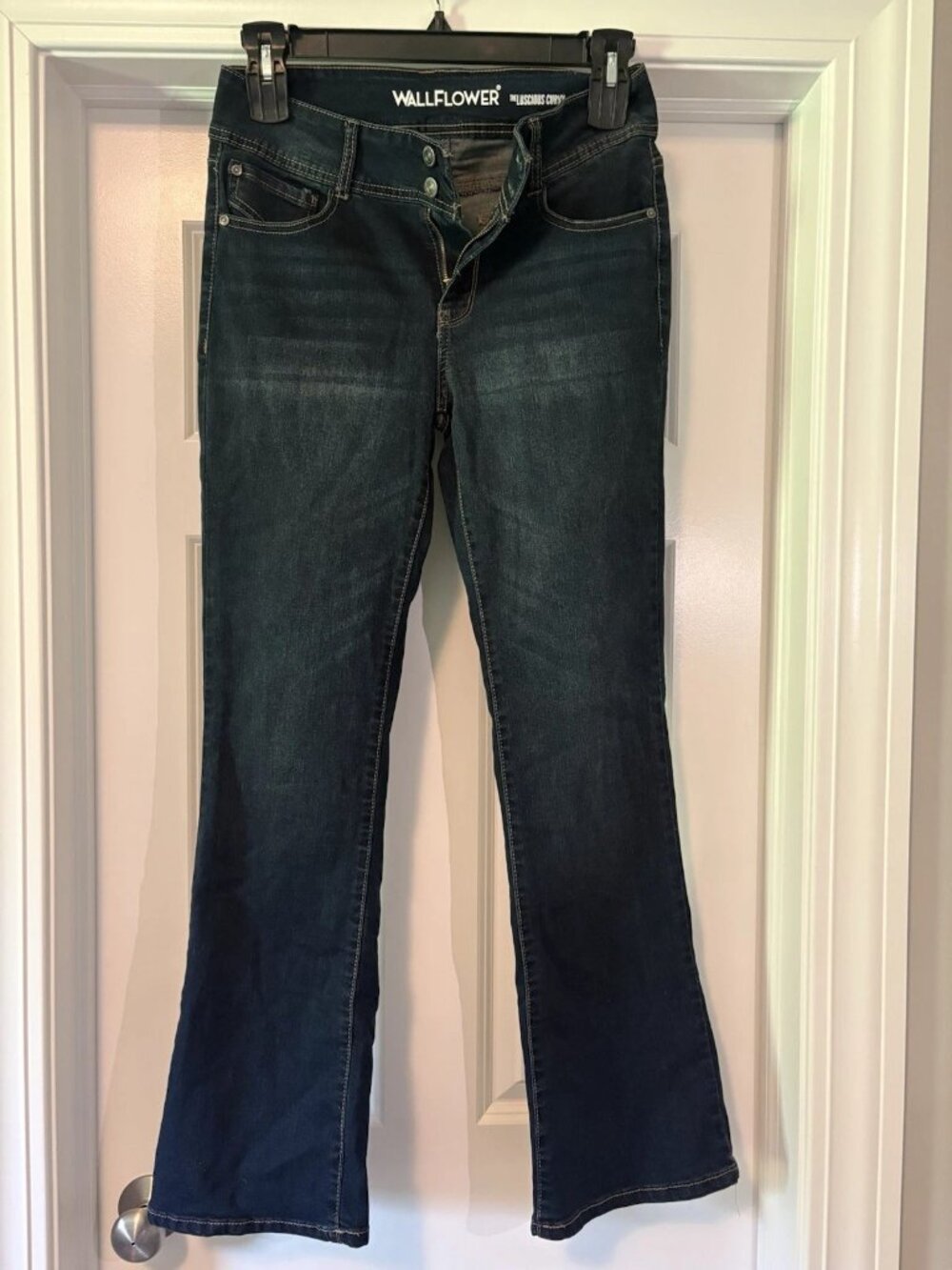Wallflower Women's Black Denim Boot Cut Straight Leg Jeans Size 9 like new